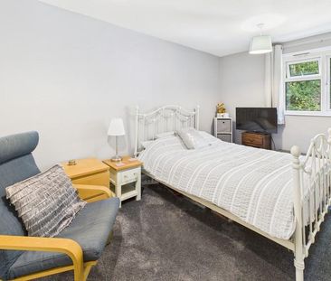1 bedroom ground floor flat to rent - Photo 1