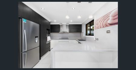 Modern Family Home in a Prime Edensor Park Location - Photo 3