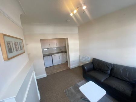 1 bedroom flat to rent - Photo 3