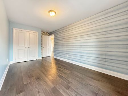 For Lease - 922 Isaac Phillips Way, Newmarket, Ontario - Photo 4