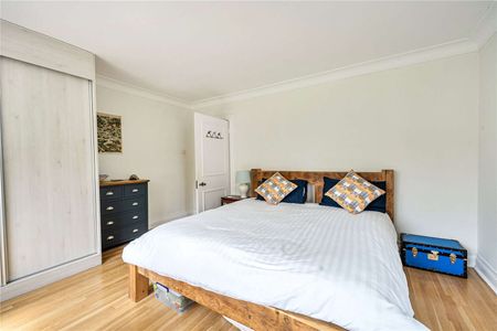 A beautifully appointed family home in the heart of the New Forest. - Photo 4