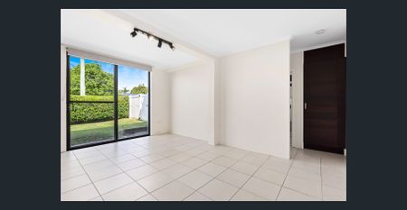 AIR-CONDITIONING TO BEDROOM... GAS-COOKTOP... TILED THROUGH-OUT... PET FRIENDLY... PRIVATE COURTYARD – YARD MAINTENANCE INCLUDED. - Photo 5