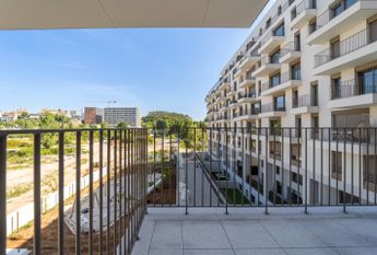 Apartamento T2 no Porto com varanda, garagem e arrumos