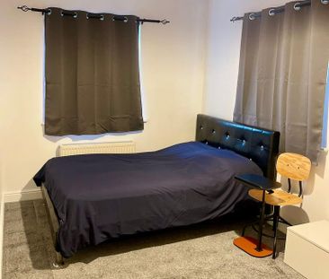 1 bedroom in a house share to rent - Photo 3