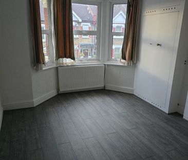 Room in a Shared House, Woodville Road, CR7 - Photo 2