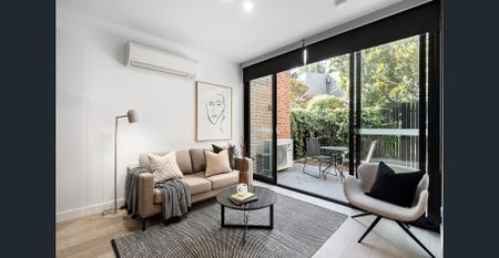Contemporary Dual-Level Living with a Private Courtyard - Photo 3