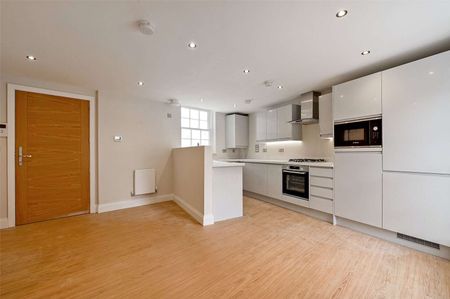 A modern first floor one bedroom apartment in the heart of Windsor Town centre. - Photo 5
