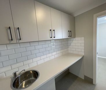 Fresh, Modern And In Fairy Meadow - Photo 2