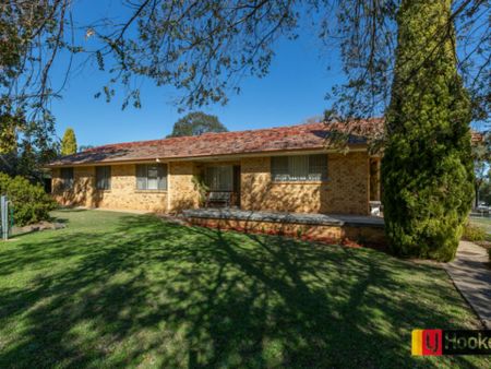 Large Family Home - Photo 2