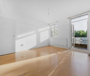Flat to rent - Comber Grove, London, SE5 - Photo 5