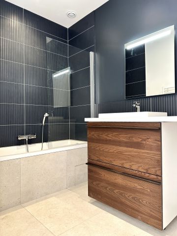 Location Appartement 3 pièces 91m² MARSEILLE 8ème - Photo 3