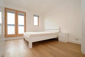 3 bedroom flat to rent - Photo 2
