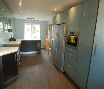 4 bedroom detached house to rent - Photo 5