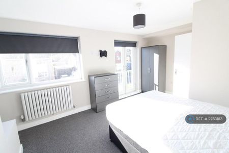 1 bedroom in a house share to rent - Photo 5