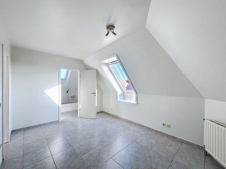 Aangenaam dakappartement met één slaapkamer, centraal gelegen. - Foto 3