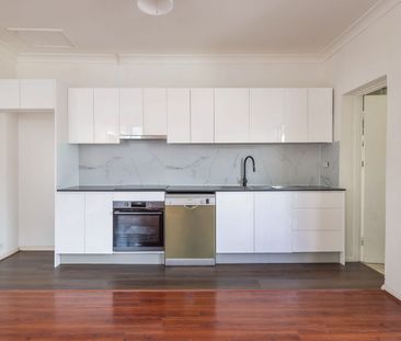 Ultra-central home / private elevated living space - Photo 1