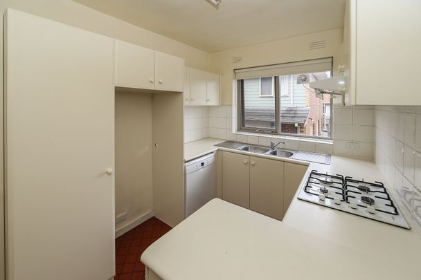 Prime location 2 bedroom apartment - Photo 1