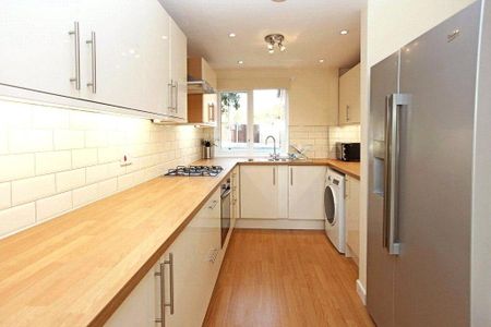 1 bedroom in a house share to rent - Photo 3