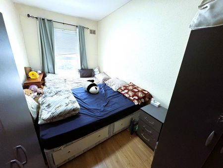 3 bedroom flat to rent - Photo 3
