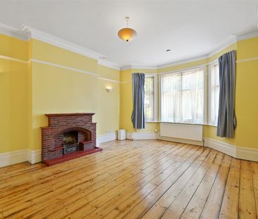 Studio To Let - Photo 3