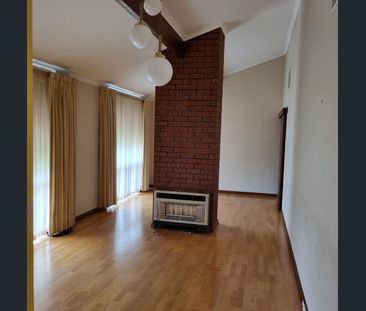 A house with a very convenient location - Photo 4