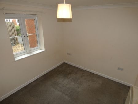 2 bed Apartment - To Let - Photo 4