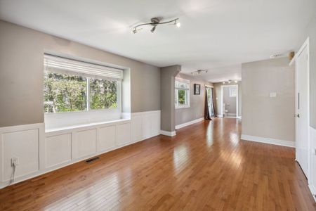 For Lease - 2045 Deerhurst Court, Beacon Hill North - South and Area, Ontario - Photo 2