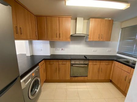3 Bed Flat, Belland Drive, BS14 - Photo 3