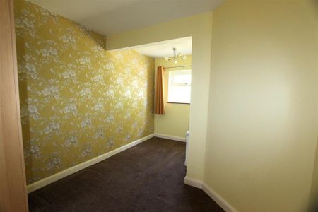 2 bedroom semi-detached bungalow to rent - Photo 4