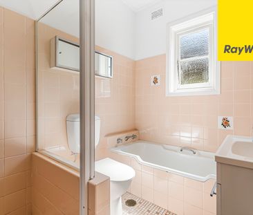 Family Bungalow in the Heart of Eastwood - Photo 5