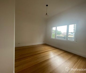 Renovated Family Home in Prime West Footscray Location - Photo 1