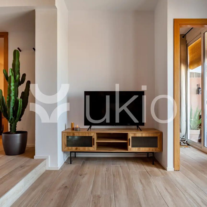 Apartamento de alquiler en Carrer de Martínez de la Rosa, Vila de Gràcia - Photo 1