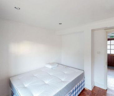 4 bedroom flat to rent - Photo 4