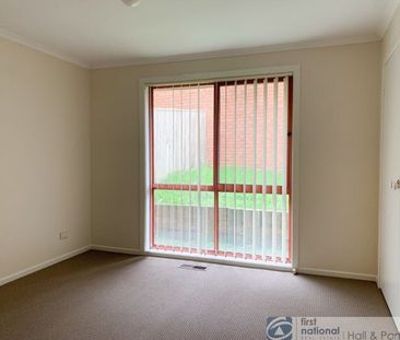 Low-Maintenance Living in Prime Endeavour Hills Location - Photo 5