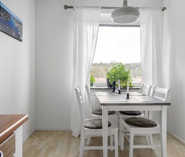 Ljus och välplanerad tvåa med inglasad balkong i Västra Frölunda! - Foto 2