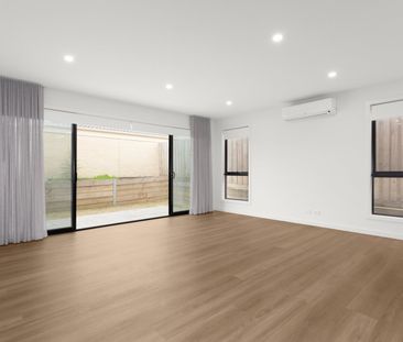 MODERN THREE BEDROOM HOME - Photo 3