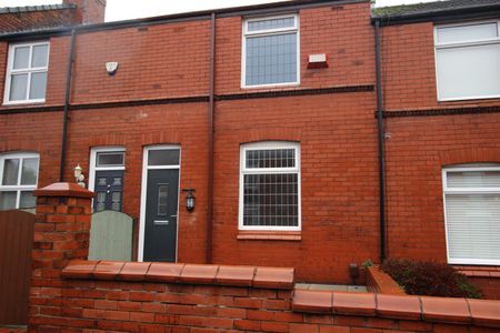 2 Bedroom Terraced House for Rent - Photo 4