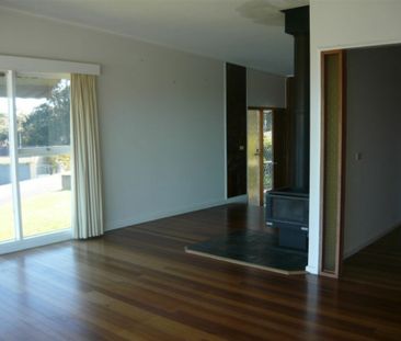 3 BEDROOM HOUSE IN NORTH NAROOMA - Photo 2