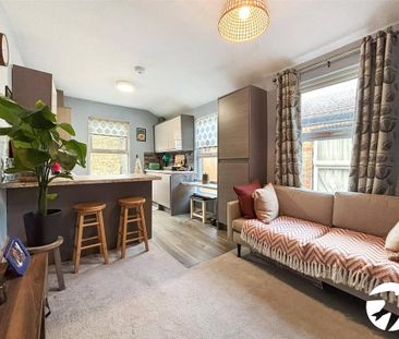 2 bedroom maisonette to rent - Photo 2