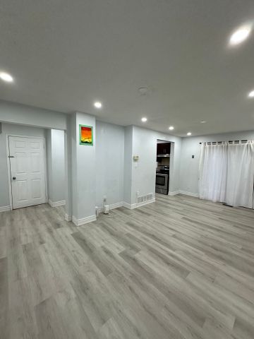 For Lease - 5056 Sunray Drive, Mississauga, Ontario - Photo 3