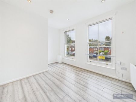 3 bedroom maisonette to rent - Photo 2