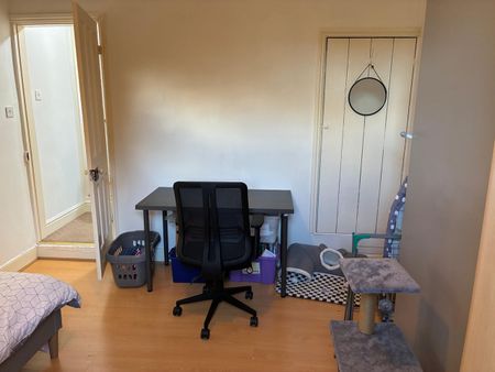 2 Bed Terraced House, Gladys Road, B67 - Photo 4