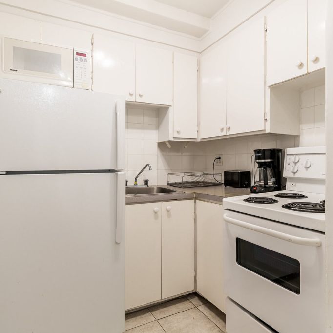 3 1/2 - DOWNTOWN - Photo 1