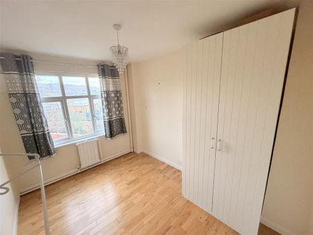 3 bedroom flat to rent - Photo 5