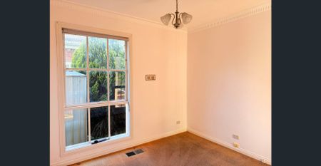 Elegant 5-Bedroom Family Home in Prime Balwyn North Location - Photo 5