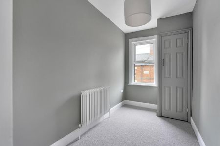 4 bedroom terraced house to rent - Photo 4