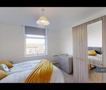 3 bedroom flat to rent - Photo 5