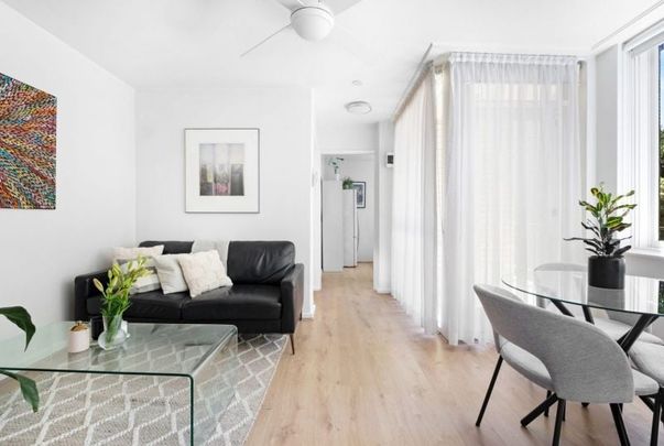 Bright and Stylish Apartment in Prahran - Photo 1