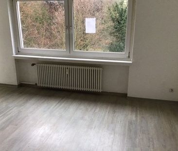 Frische Tapete und weiß gestrichen, neues Badezimmer. Sofort frei. - Photo 2