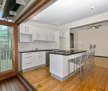 Family Home in Hear of Paddington - Photo 4